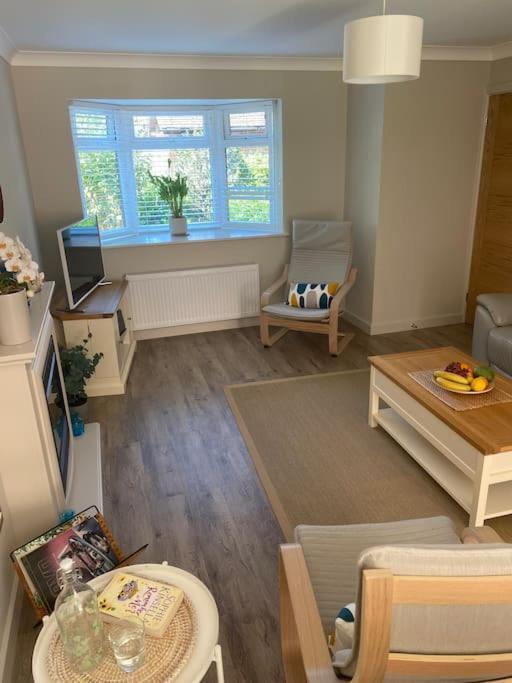 Beautiful 3 Bed Home In The Heart Of New Forest Hordle Bagian luar foto